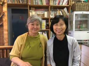 代表の森田清子さん（左）と美術セット制作会社元代表の増島季美代さん