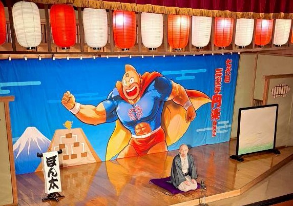 浅草演芸ホールでの高座姿
